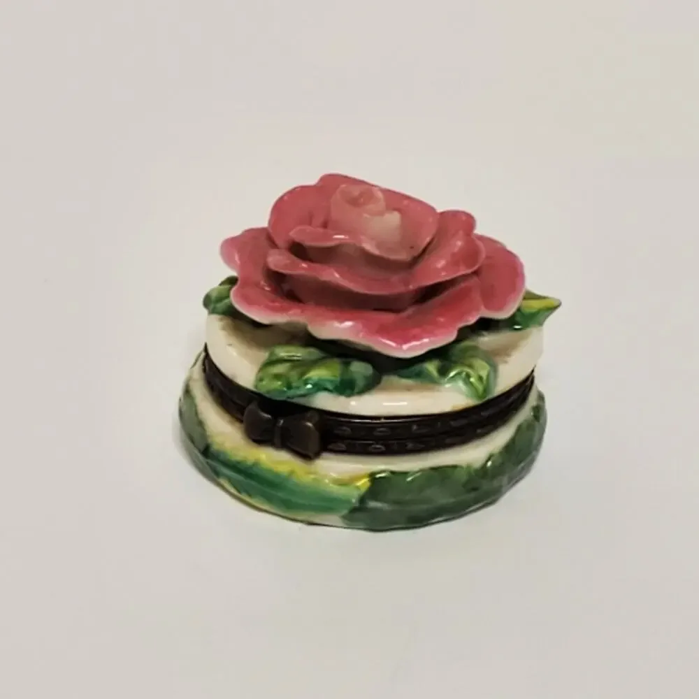 Vintage floral ceramic lidded three-dimensional Rose trinket box 2
